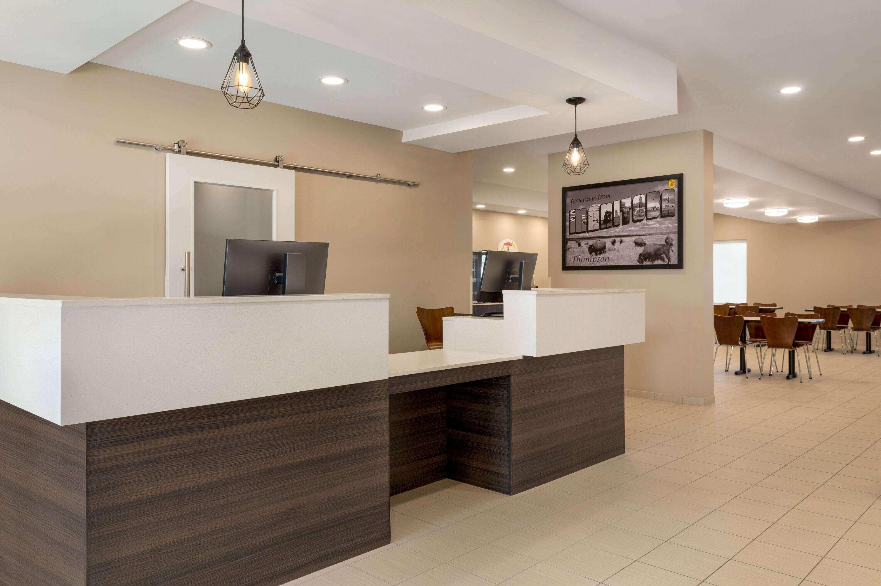 Super 8 By Wyndham Thompson Hotel Ngoại thất bức ảnh